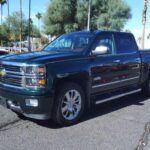La Chevrolet Silverado 1500 es otra de las grandes opciones en el mercado de los camiones de tamaño medio. Con motores potentes y una impresionante capacidad de remolque, este camión no solo es fiable, sino que también se adapta perfectamente a quienes necesitan una gran capacidad de carga. Su construcción robusta y la solidez en su desempeño han ganado elogios tanto de propietarios como de mecánicos. Además, la Silverado ha logrado mantener un rendimiento constante a lo largo de los años.

Motivo de fiabilidad: Excelente capacidad de remolque y resistencia.

Destacado: Perfecto para aquellos que necesitan un camión todo terreno.