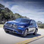 El Mercedes GLE de 2018 es un SUV que ha envejecido con gracia, y que hoy ofrece una excelente relación calidad-precio en el mercado de segunda mano. Puedes optar por versiones más racionales con el V6 de 302 CV o buscar algo más agresivo como los AMG con hasta 577 CV. Además, cuenta con una cabina bien insonorizada, materiales nobles, sistemas de asistencia avanzados y múltiples configuraciones, incluida la atractiva carrocería 