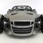 La firma Donkervoort, conocida por su enfoque purista y radical en la fabricación de coches, ha dado vida al impresionante D8 GTO. Conocido por su construcción ultra ligera, este coche ofrece una aceleración brutal y una agilidad digna de los mejores coches de track. Equipado con un potente motor y un diseño que desafía las convenciones, el D8 GTO es para los conductores más exigentes.

Este modelo se destaca por su enfoque minimalista, donde cada gramo de peso ha sido optimizado para ofrecer un rendimiento puro y sin filtros, dejando claro que la marca sigue fiel a su visión original de ofrecer una experiencia de conducción inigualable.