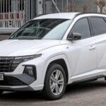El Hyundai Tucson ha evolucionado significativamente en términos de fiabilidad en los últimos años, convirtiéndose en un competidor destacado en el mercado de los SUV compactos. Con la garantía 10 años/100,000 millas de Hyundai, los propietarios pueden estar tranquilos en cuanto a los costos de reparación, lo que hace que este modelo sea aún más atractivo para aquellos que buscan reducir sus gastos a largo plazo. Además, el Tucson es conocido por su bajo consumo de combustible y su equipamiento tecnológico, lo que lo convierte en una opción excelente para quienes buscan un SUV confiable y moderno.