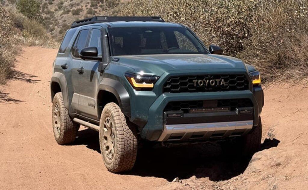 4Runner vs. Land Cruiser: ¿Cuál es la Mejor SUV para Conquistar el Terreno?