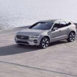 El Volvo XC60 es la opción ideal para quienes buscan un SUV diferente, elegante y enfocado en la seguridad. Su diseño interior, limpio y funcional, demuestra el buen gusto sueco por el lujo discreto. Bajo el capó ofrece desde un motor turbo de 250 CV hasta una variante híbrida enchufable con 400 CV combinados. Con tracción total de serie, excelente aislamiento acústico y una conducción cómoda y precisa, es perfecto para quienes valoran la estética tanto como el confort.