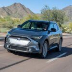 El Subaru Solterra es el primer modelo eléctrico completamente diseñado por Subaru, resultado de su colaboración con Toyota. Aunque la autonomía de 365 km es un poco más baja en comparación con otros SUV eléctricos, su precio inicial de $38,495 lo convierte en una opción atractiva. Además, su costo de mantenimiento estimado durante los primeros 10 años es de $4,825, lo que lo convierte en el SUV eléctrico más económico de la lista en cuanto a costos de mantenimiento.

Costo promedio anual de mantenimiento: N/D

Retiradas totales: 2

Precio de venta inicial (2025): $38,495