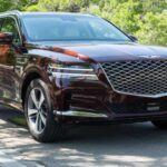 El Genesis GV80 2023 es el modelo que marcó la llegada de Genesis al mercado de SUV de lujo, y con un precio inicial de 55,550 USD, ofrece una excelente relación calidad-precio. Este SUV combina acabados de lujo, tecnología avanzada y una conducción confortable, todo en un solo paquete. Con una calificación de seguridad excepcional, el GV80 es ideal para quienes buscan un SUV elegante, seguro y bien equipado a un precio más accesible.

Innovación: Materiales de alta calidad y tecnología avanzada.

Motor: 2.5L turboalimentado y V6 3.5L.

Impacto: Perfecto para quienes buscan lujo y tecnología avanzada a un precio competitivo.