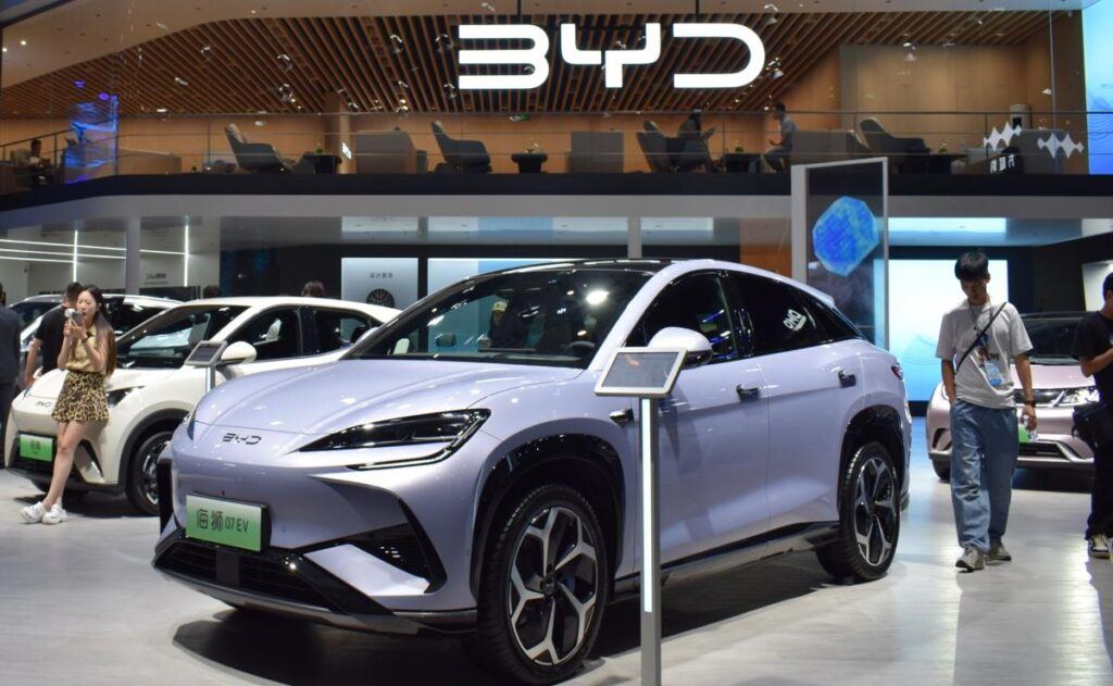 Informe de ventas del primer semestre de 2025: ¿Cómo BYD, SAIC y Geely lideran el crecimiento del sector automotriz chino?