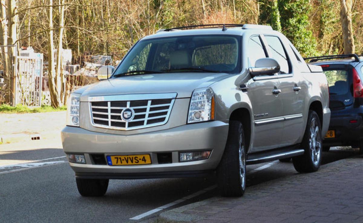 ¿Por qué Cadillac Descontinuó la Escalade EXT? La Lujosa Pickup que No Conquistó el Mercado.
