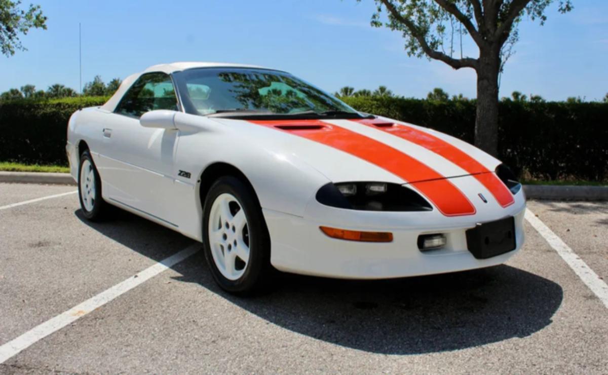 El Chevrolet Camaro Z28: El Muscle Car V8 Manual Más Económico del Mundo.