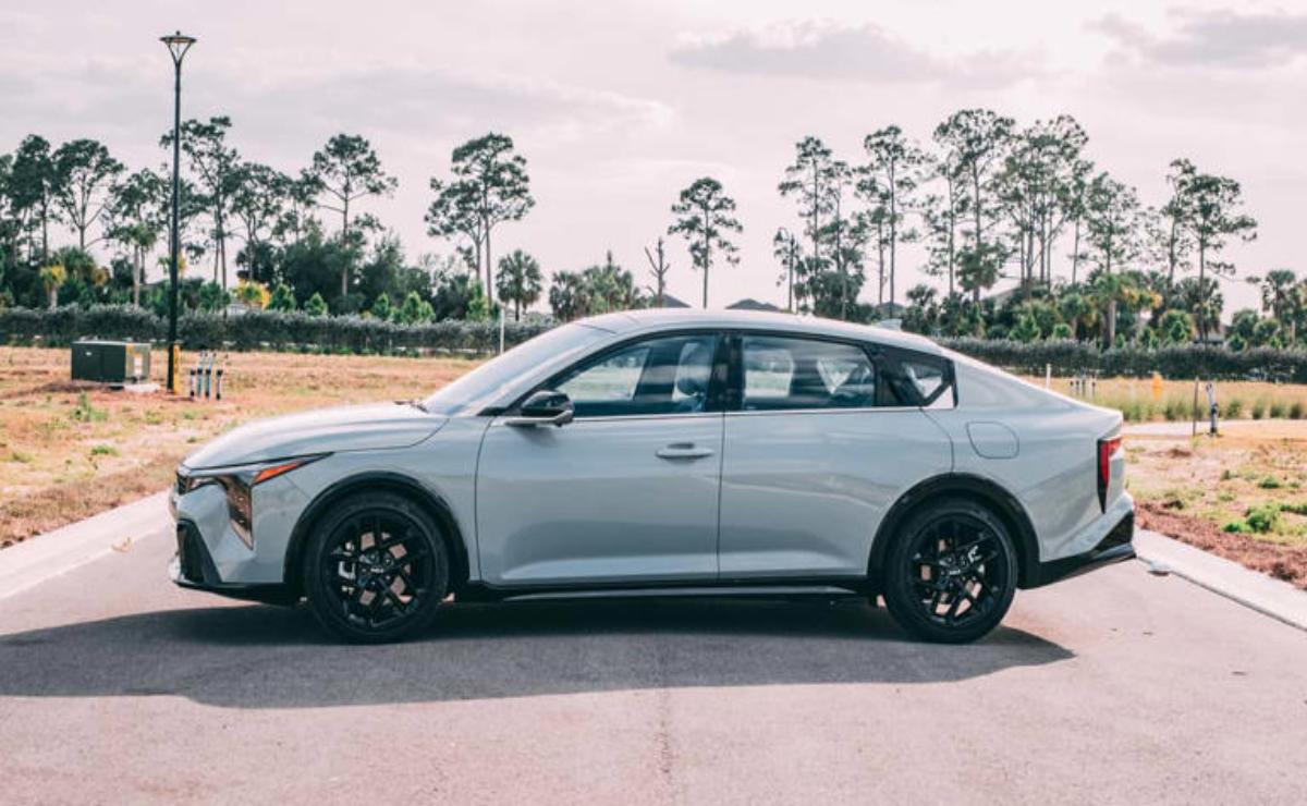 Kia K4 2025: Pros y Contras del Nuevo Sedán Compacto que Compite con el Civic.