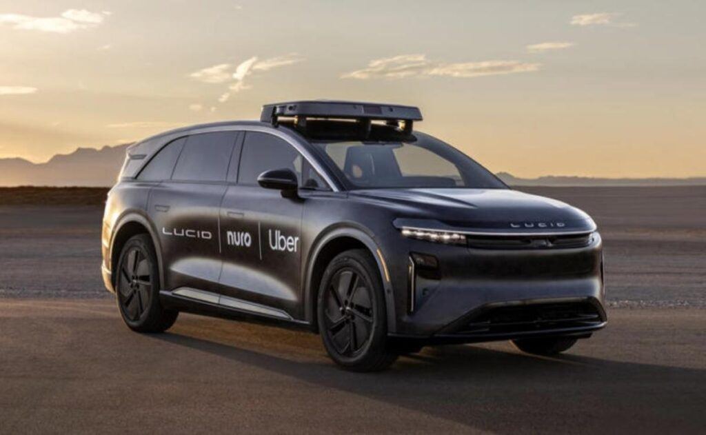 Lucid Gravity y su Robotaxi: La Seguridad como Prioridad mientras Tesla Tropieza.