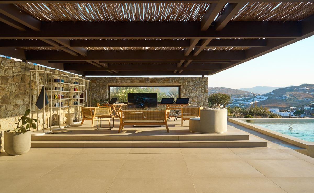 Range Rover House Mykonos Celebra 55 Años de Lujo: Innovación y Diseño Excepcional.