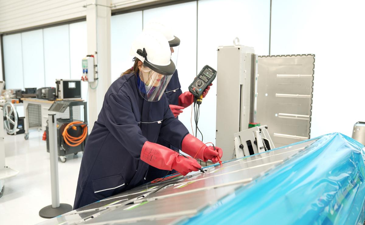 SEAT celebra 50 años de innovación con su Centro Técnico: 5 décadas de avances en movilidad eléctrica y tecnología de vanguardia.