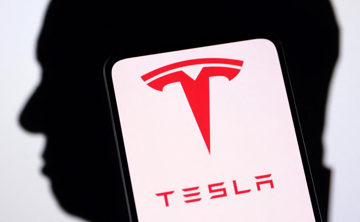Tesla da un vistazo al futuro del transporte: Robotaxis, camiones eléctricos y vehículos asequibles.