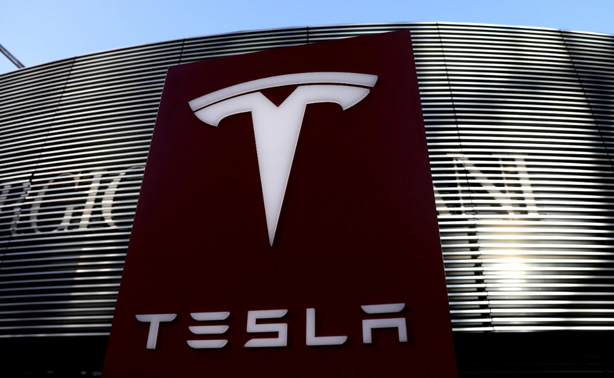 Tesla en crisis: Inversores críticos ante el incumplimiento de plazos y problemas de gobernanza.