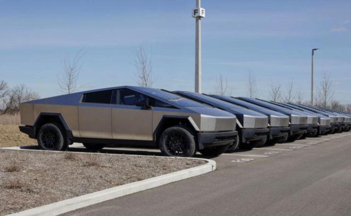 Tesla ofrece su software de conducción autónoma gratis para impulsar las ventas del Cybertruck: ¿última llamada antes del declive?