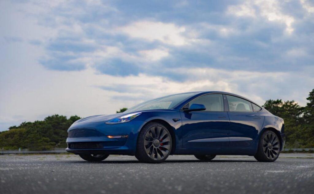 Lanzamiento de Tesla Robotaxi: Cómo el coche sin conductor podría cambiar tu presupuesto de transporte.
