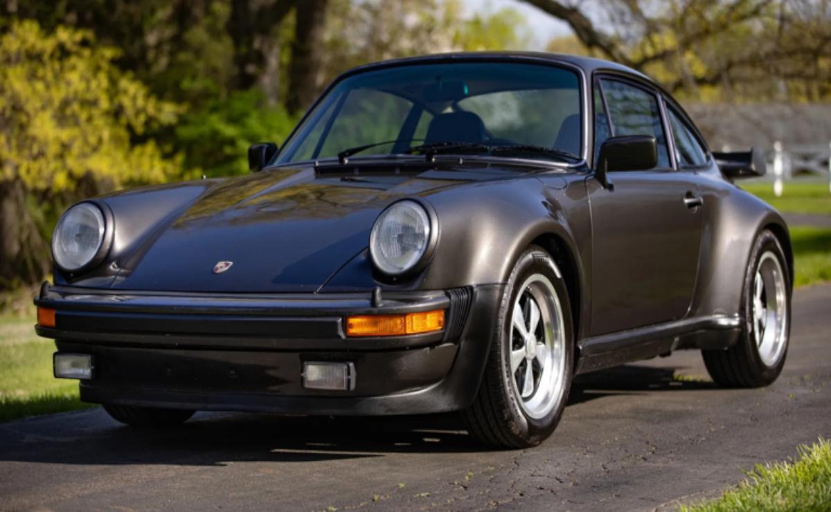 El Garaje de Bill Gates: Un Vistazo a los Coches Más Exclusivos y Sorprendentes del Multimillonario.
