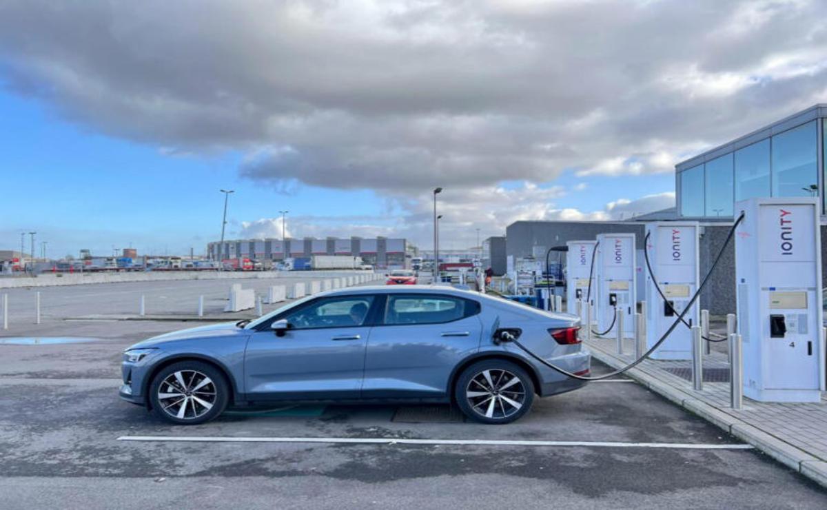 Las baterías “muertas” de coches eléctricos salvarán la red eléctrica de EE.UU.: un futuro inesperado para el reciclaje energético.