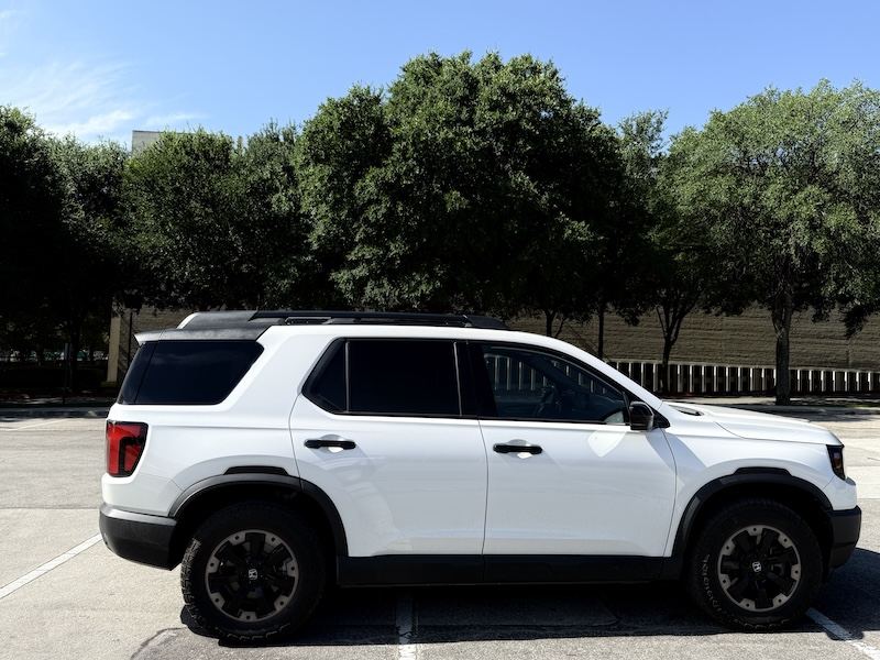 Lateral de un Honda Passport TrailSport 2026