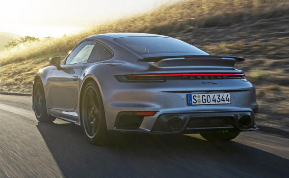 Fraude en Concesionario: Hombre Consigue un Porsche de 218.000 Dólares con Identidad Falsa.
