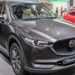 El Mazda CX-5 Hybrid es una opción popular, pero no exenta de inconvenientes. Uno de los puntos más negativos de este modelo es su alto costo de mantenimiento. Los sistemas híbridos requieren componentes especializados y técnicos entrenados, lo que incrementa las gastos de reparación. Si bien el ahorro en combustible es atractivo, el alto costo de mantenimiento puede hacer que esta opción no sea tan rentable a largo plazo. A la hora de elegir un SUV híbrido, es esencial considerar el costo de mantenimiento, especialmente si vives en un área donde los talleres especializados son limitados.