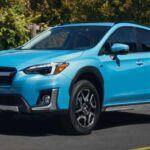 Con un valor de reventa del 50,4 por ciento, el Subaru Crosstrek ha demostrado ser uno de los vehículos subcompactos más resistentes a la depreciación. Este SUV es ideal para quienes buscan una opción con tracción total simétrica, lo que le otorga una gran capacidad todoterreno, convirtiéndolo en un favorito para quienes disfrutan de aventuras fuera de carretera. A pesar de ser pequeño, su manejo similar al de un automóvil lo hace perfecto para el uso urbano.

Ventajas: Estilo robusto, tracción total, opción PHEV.

Contras: Aceleración mediocre, interior aburrido, área de carga estrecha.