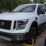La Nissan Titan XD destaca por su capacidad de carga pesada sin sacrificar el confort en carretera. Con opciones de motor, incluida una versión Cummins diesel, y un chasis reforzado, esta camioneta se posiciona como una de las más robustas de su clase. Los conductores valoran la Titan XD por su capacidad para realizar tareas exigentes mientras mantiene una conducción suave y confortable. Muchos usuarios la utilizan tanto para el trabajo como para el ocio, lo que demuestra su versatilidad. Sin duda, su durabilidad la convierte en una opción popular entre los que buscan un vehículo que resista todo tipo de situaciones.