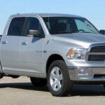 El Dodge Ram 1500 2008 es uno de los modelos más mencionados cuando se habla de problemas de transmisión. Los propietarios han reportado fallos en el cambio de marchas, deslizamientos de la transmisión y, en algunos casos, fallos completos de la misma. Estas fallas no solo son molestosas, sino que también pueden implicar facturas de reparación muy costosas. Los mecánicos sugieren evitar este modelo si buscas un camión fiable, ya que los costos de reparación pueden superar lo que has pagado por el vehículo. Si necesitas un modelo con mejor historial, vale la pena explorar opciones más modernas o modelos anteriores.