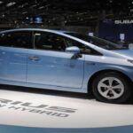 El Toyota Prius 2011 sigue siendo una opción líder en tecnología híbrida, destacándose por su excepcional eficiencia de combustible. Con un rendimiento de hasta 51 mpg en ciudad y 48 mpg en carretera, el Prius es ideal para quienes buscan reducir costos en combustible. Su motor de 1.8 litros combinado con un motor eléctrico proporciona transiciones suaves entre las fuentes de energía, garantizando una experiencia de conducción eficiente y confiable.

A pesar de los años, el Prius 2011 ofrece características avanzadas como encendido sin llave, sistema de ventilación solar y una pantalla de visualización opcional. Con un diseño interior cómodo y controles intuitivos, sigue siendo una opción atractiva para quienes priorizan la fiabilidad y la economía.

Precio de Rango: $7,100 - $9,800