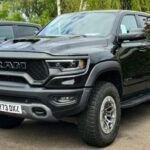 Los camiones Ram, famosos por su combinación de fuerza y confort, especialmente el Ram 1500, podrían ver sus modelos convencionales reducidos. La marca apuesta por explorar versiones eléctricas e híbridas, buscando mantenerse competitiva en un mercado que exige eficiencia y sostenibilidad.