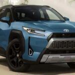El Toyota RAV4 sigue siendo un referente en el segmento SUV. Su confiabilidad, valor de reventa y opciones híbridas de bajo consumo lo hacen perfecto para quienes buscan un vehículo duradero. Además, su capacidad todoterreno ligera y versatilidad diaria lo convierten en una opción sólida tanto para la ciudad como para escapadas de fin de semana.