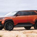 El futuro Land Rover Discovery EV será un modelo completamente reinventado. La marca británica quiere separarlo del Defender y darle una identidad propia, con elementos de diseño más cercanos a un monovolumen premium. Gracias a la versátil plataforma MLA, se espera que cuente con versiones híbridas y 100% eléctricas, lo que le permitirá competir con propuestas como el Volkswagen ID. Buzz.