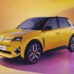Los coches eléctricos son notablemente más pesados debido a sus baterías, y esa diferencia de peso recae directamente sobre los neumáticos. El resultado: un desgaste mucho más acelerado. Además, el par motor instantáneo, que hace tan divertido conducir un eléctrico, contribuye al deterioro de las gomas. Reemplazar neumáticos con mayor frecuencia implica varios cientos de euros adicionales al año.