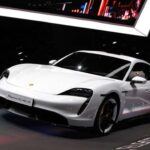 El primer eléctrico de Porsche no fue un experimento: fue una revolución. El Taycan llegó con arquitectura de 800V que permite cargas ultrarrápidas y una transmisión de dos marchas única en el mercado. Además, batió récords en Nürburgring y ofreció más de 20 versiones para todos los perfiles, desde el lujo hasta la deportividad más extrema.