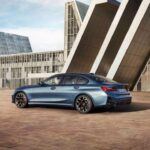 El BMW 5 Series, aunque reconocido por su conducción deportiva, interior sofisticado y tecnología avanzada, puede convertirse en un auténtico pozo de dinero tras superar las 100.000 millas. Reparaciones de motor y sistemas eléctricos son frecuentes y extremadamente costosas. La ingeniería compleja, aunque elegante y potente, implica piezas y mano de obra especializadas que elevan considerablemente los costes de mantenimiento.