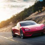 Tesla asegura que el Roadster sigue en desarrollo y que será rediseñado para ofrecer un rendimiento superior. No obstante, sin prototipos en pruebas públicas ni fechas oficiales de lanzamiento, la paciencia de los aficionados empieza a agotarse.