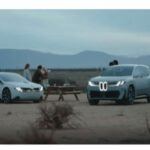 El BMW Neue Klasse no es solo un modelo, sino una plataforma revolucionaria. Esta arquitectura avanzada permitirá a BMW crear vehículos con hasta 621 millas de autonomía y potencias que superarán los 1,341 caballos de fuerza. Desde 2025, modelos como el iX3 y una futura Serie 3 eléctrica adoptarán esta plataforma, marcando el inicio de una nueva era para la marca alemana. Se espera que la Neue Klasse no solo redefina la eficiencia energética, sino que también establezca nuevos estándares en diseño y rendimiento eléctricos.