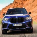 Si prefieres algo con un diseño que llama la atención, el Mercedes-Benz GLE 63 AMG 2021 puede ser lo que buscas. Este SUV deportivo coupé no pasa desapercibido gracias a sus líneas agresivas y su potencia de 603 hp gracias a su motor V8 biturbo híbrido suave. A pesar de ser un modelo de alto rendimiento, las unidades usadas de este vehículo están alcanzando precios cercanos a los $50,000, lo que lo convierte en una alternativa atractiva al QX80 Sport. Con una conducción impresionante y un sonido de escape espectacular, el GLE 63 AMG es una declaración en la carretera.