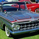 El Chevrolet El Camino, producido desde 1959 hasta 1987, es un híbrido único entre un coche y una camioneta. Su versatilidad y estilo lo han convertido en un favorito entre los coleccionistas. Con su diseño elegante y su capacidad para ofrecer una funcionalidad práctica, restaurar un El Camino es una forma de poseer un vehículo que sobresale por su originalidad. Aunque el El Camino no es un modelo fácil de encontrar en estado original, los proyectos de restauración son populares debido a la estética y el valor histórico del coche.