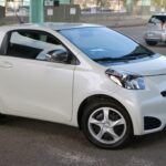 El Scion iQ 2015 fue un hatchback compacto que no logró cumplir con las expectativas de fiabilidad. Aunque el precio de este vehículo es asequible, no es la opción más confiable en el mercado de autos usados. Consumer Reports lo clasifica como uno de los modelos más problemáticos de los últimos años, destacando ruido excesivo, aceleración lenta y una conducción incómoda. Además, los reparaciones frecuentes se han reportado como una necesidad constante, lo que puede aumentar los costos de mantenimiento.