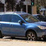 El Subaru Forester 2015 es un SUV compacto altamente confiable y versátil. Equipado con tracción integral de serie, es perfecto para quienes disfrutan de aventuras al aire libre o necesitan un vehículo confiable para el día a día. Su motor de 2.5 litros y 170 caballos de fuerza ofrece un rendimiento sólido, mientras que su capacidad de hasta 32 mpg en carretera lo convierte en una opción económica.

El Forester es conocido por su excelente visibilidad y seguridad, con características como el sistema EyeSight que incluye control de crucero adaptativo y advertencia de salida de carril. Con un amplio espacio interior y capacidad de carga, sigue siendo una opción sólida para quienes necesitan practicidad y confiabilidad.

Precio de Rango: $11,500 - $18,400
