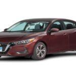 El Nissan Sentra es un sedán compacto que combina un precio razonable con una experiencia de conducción cómoda y fiable. Con un precio promedio de transacción de $21,363, este modelo es conocido por su eficiencia de combustible y la calidad de sus acabados interiores. Su motor CVT de 2.0 litros es perfecto para quienes buscan un coche para uso diario con bajo consumo de combustible. Además, el Sentra es un coche con una gran relación calidad-precio, especialmente si se considera el descuento de $227 bajo el precio sugerido.