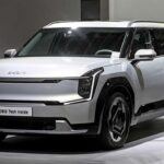 El Kia EV9 llega para redefinir el concepto de SUV familiar eléctrico. Con espacio para siete plazas y versiones de más de 500 CV, este modelo combina potencia, practicidad y un diseño rompedor. Sus más de 400 km de autonomía y compatibilidad con carga ultrarrápida lo convierten en un rival directo de Tesla y un referente en eficiencia para familias modernas.
