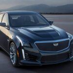 En segundo lugar aparece Cadillac, con 169 problemas por cada 100 vehículos. La marca de lujo de General Motors ha logrado equilibrar la sofisticación tecnológica con la confiabilidad. El CT5 y el Escalade son ejemplos claros de esta fórmula, con costes de mantenimiento razonables entre 9.819 y 14.667 dólares durante la primera década de uso.