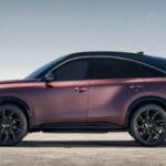 La silueta fastback y el carácter musculoso de este SUV recuerdan al legendario FX, pero con un lenguaje de diseño mucho más moderno. Infiniti quiere proyectar una imagen fresca y deportiva en un mercado dominado por la sobriedad.