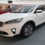 El Kia Sorento demuestra que un SUV asequible también puede ser completo. Las unidades fabricadas entre 2017 y 2019 ofrecen incluso versiones con tres filas de asientos, lo que lo convierte en una opción ideal para familias grandes. Además, destaca por sus buenas calificaciones de seguridad y por el hecho de que muchos todavía se encuentran bajo la garantía oficial de Kia, una de las más generosas de la industria.