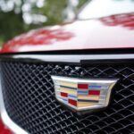 Cadillac ocupa el segundo lugar en confiabilidad, con 169 problemas por cada 100 vehículos, según JD Power. La marca de lujo estadounidense se ha destacado no solo por su elegancia, sino también por su rendimiento duradero. Los costos de mantenimiento de los modelos Cadillac, como el CT5 y el Escalade, varían entre $9,819 y $14,667 en diez años, respectivamente. Aunque son más altos que los de Buick, siguen siendo razonables en el mundo de los autos de lujo, lo que convierte a Cadillac en una excelente opción para quienes buscan estilo y confianza.