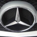 La firma de la estrella opera en Alabama bajo el nombre Mercedes-Benz U.S. International (MBUSI), especializado en SUV de lujo. Con una red de proveedores locales muy sólida y procesos de control exhaustivos, se ha convertido en un ejemplo de cómo adaptar la ingeniería alemana a las necesidades del mercado norteamericano. Sus modelos destacan por la fiabilidad y el cuidado en cada detalle de fabricación.