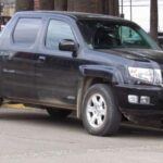 La Honda Ridgeline, especialmente los modelos de 2006 a 2014, ofrece un equilibrio único entre la utilidad de un camión y la comodidad de un vehículo de pasajeros. Es conocida por sus características innovadoras y su excelente fiabilidad. Con precios que varían entre $9,000 y $16,000, este modelo es ideal para aquellos que desean un camión cómodo sin sacrificar la capacidad de trabajo. Además, la Ridgeline se distingue por tener una caja de carga inteligente, una suspensión independiente que mejora la suavidad del manejo, y una impresionante fiabilidad que hace que este modelo siga siendo una excelente opción para aquellos que buscan un camión económico.