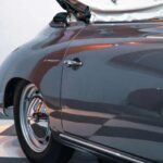 Asegurar un coche clásico también tiene su intríngulis. En ciertas regiones, las pólizas especiales para vehículos históricos incluyen cláusulas como límites de kilometraje o el uso exclusivo para desfiles y exposiciones. Aunque ofrecen primas más bajas, estas condiciones restringen el disfrute del coche a momentos muy puntuales, alejándolo de la carretera en el día a día.