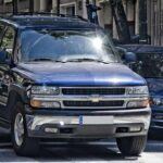 Aunque a simple vista parece robusta, la Tahoe 2004 esconde un problema grave: fisuras en las culatas que provocan un consumo excesivo de refrigerante y reparaciones superiores a los 3.000 €. A esto se suman juntas de culata defectuosas y velocímetros imprecisos. Un año que muchos mecánicos recomiendan evitar.